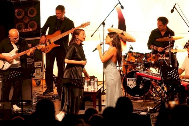 CAZIN KALBİ SWİSS OTEL’DE ATTI TÜRKÜLERİN CAZLA DANSI BÜYÜLEDİ