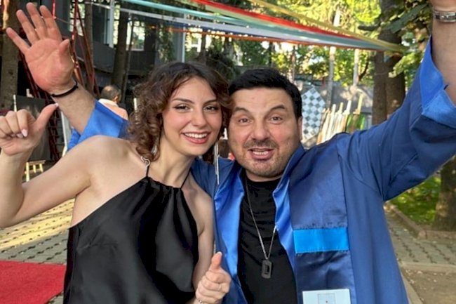 DAVUT GÜLOĞLU CÜBBE GİYDİ, KEP FIRLATTI