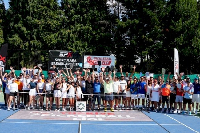Türkiye’nin ilk Pickleball Ligi’nde kazananlar ödülleri aldı