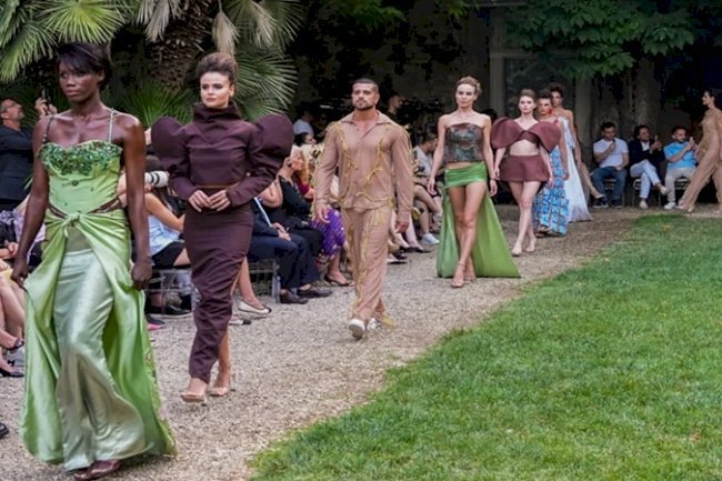 IFA PARIS İstanbul'dan Fransız Sarayı’nda Büyüleyici Mezuniyet Defilesi