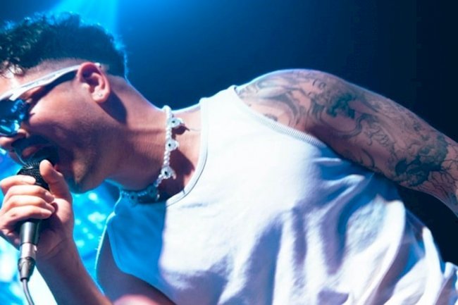 MÜZİK DÜNYASININ YENİ PARLAYAN YILDIZI FET