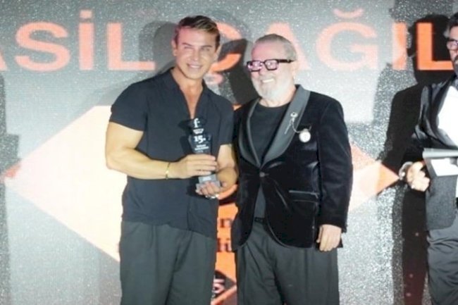 ÜNLÜ KOREOGRAF ASİL ÇAĞIL 15.FASHİON TV MODA ÖDÜLLERİNDE YILIN KOREOGRAFI ÖDÜLÜNÜ ALDI