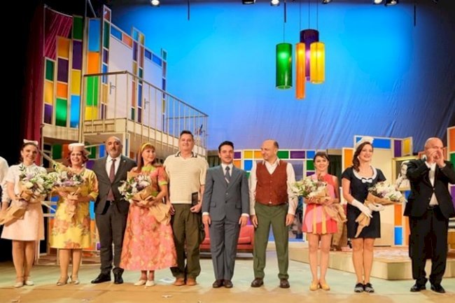 10. ADANAŞEHİR TİYATROLARI FESTİVALİ “OSCAR” OYUNUYLABAŞLADI