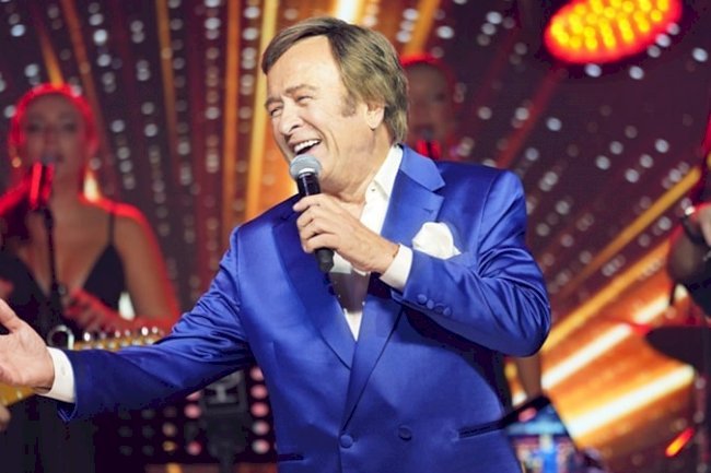 Soğuğa Rağmen Sıcak Bir Gece: Erol Evgin ve Aşkın Nur Yengi Günay’da Büyüledi