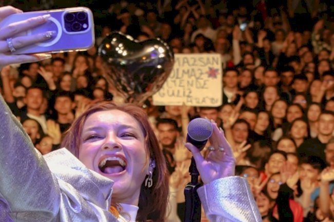 GÜLİZ AYLA'dan 29 Ekim Cumhuriyet coşkusu