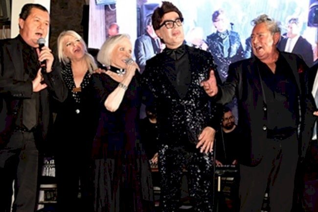 Çocuklar gençler sevindiler