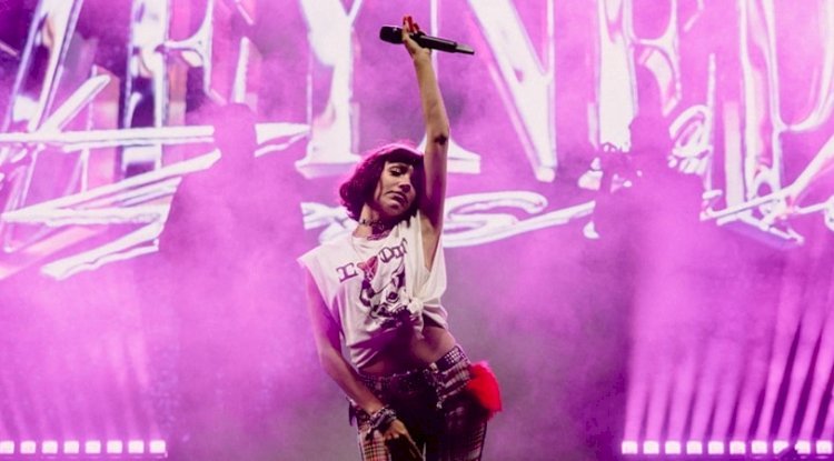 Zeynep Bastık Alaçatı’da Sezonu Festivalle Açtı