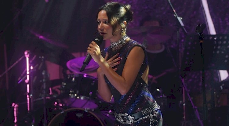 Zeynep Bastık Kıbrıs’ı Büyüledi