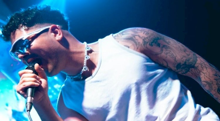 MÜZİK DÜNYASININ YENİ PARLAYAN YILDIZI FET