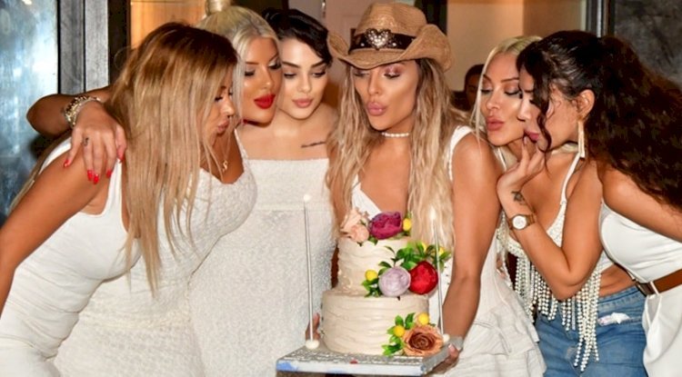 Sunucu ve Eski Türkiye Güzeli Simge Tertemiz, 38. Yaşını Yeni Evinde Kutladı