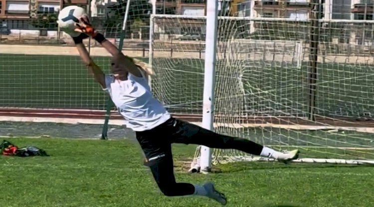 UÇAN KALECİ GERİ DÖNDÜ NEVİDE ÇİÇEK