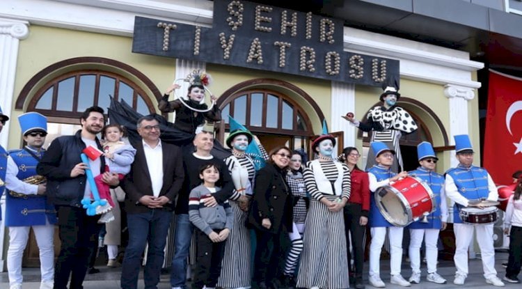 23 NİSAN ULUSAL EGEMENLİK VE ÇOCUK BAYRAMI’NDA ŞEHİR TİYATROLARI’NIN SAHNELERİ ÇOCUKLAR İÇİN AÇILDI