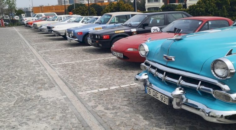 KLASİK OTOMOBİLLER RÜZGAR ŞEHRİ ÇANAKKALE’DEN RÜZGAR GİBİ GEÇTİ.