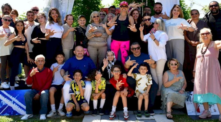 TUĞBA ÖZAY’DAN GELENEKSEL BULUŞMA: "TUBİSTLER" DOĞADA BİR ARAYA GELDİ 