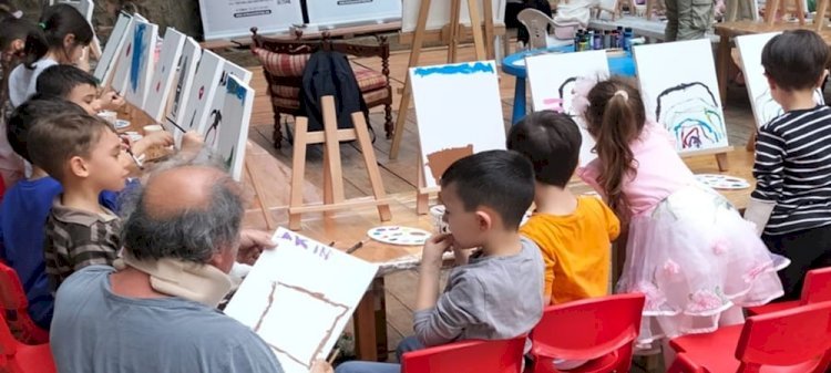Küçük Ellerdeki Büyük Umutlar