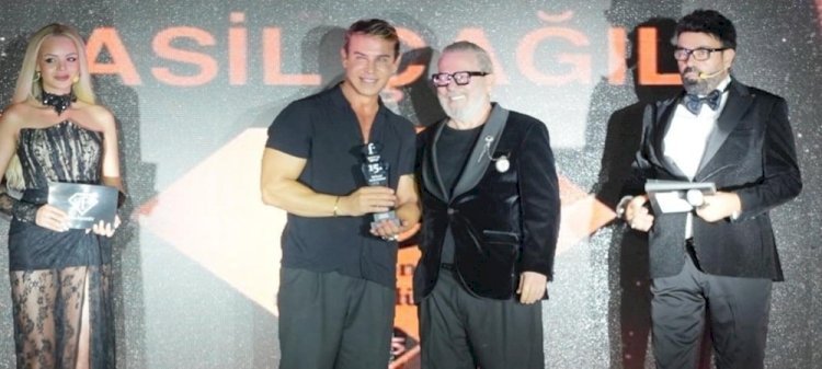 ÜNLÜ KOREOGRAF ASİL ÇAĞIL 15.FASHİON TV MODA ÖDÜLLERİNDE YILIN KOREOGRAFI ÖDÜLÜNÜ ALDI