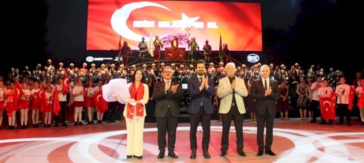 Bir Milletin Sesi Işığın Yolunda 90. Yıl AKM’de Büyüledi