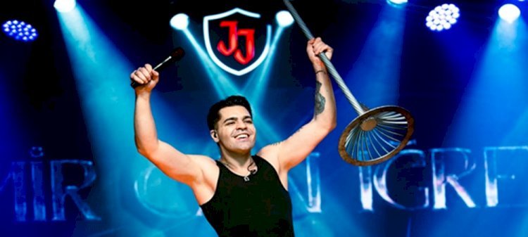 Emir Can İğrek’ten Yıla Coşku Dolu Final