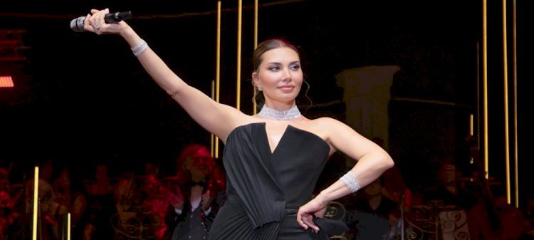 ŞARKILARA RUHANİ DOKUNUŞ: 120 KİŞİLİK DEV KADRO İLE EBRU YAŞAR ŞARKILARI